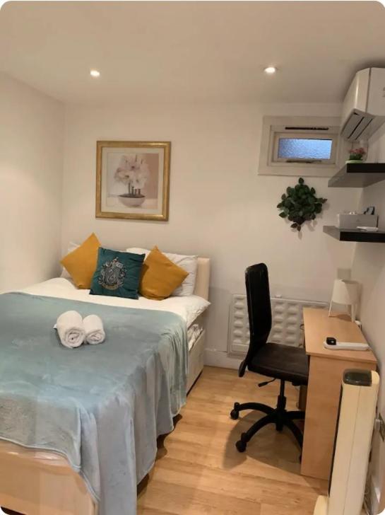 Lovely Private Bedrooms In Euston, Central Лондон Екстериор снимка
